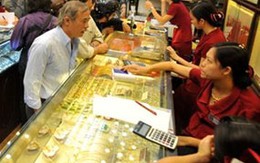 Giá vàng tăng vọt, USD lập kỷ lục mới