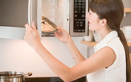 Mẹo làm sạch nhanh lò vi sóng 