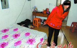 Bố mẹ thả xác con 3 tuổi xuống biển
