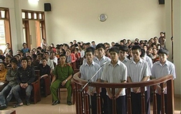64 năm tù cho những kẻ "quây" giết người đang đại tiện