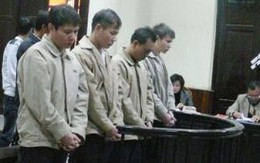 Ba anh em trai dắt nhau vào tù 
