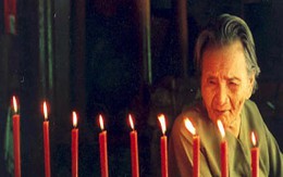 Mẹ ơi, dẫu biết lá vàng lá rụng…