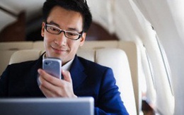 Phải rời máy bay vì dùng điện thoại, máy tính