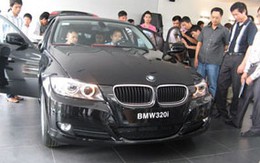 Xe sang đồng loạt tăng giá bán