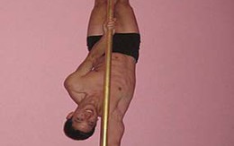Khi các chàng sexy với múa cột
