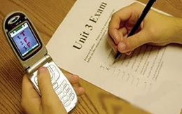 9X "quay" điện thoại, thầy cô choáng