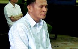 'Siêu lừa' cắn đứt tai bạn tù 