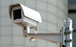 Giám sát học sinh trong nhà vệ sinh