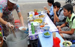 Ban hành Luật An toàn kinh doanh thức ăn đường phố