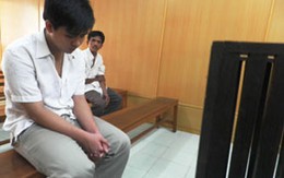Hành hung mẹ bạn, vòi tiền chơi game
