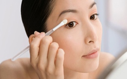 Hiểu phụ nữ qua cách trang điểm