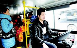 Phát sốt vì tài xế siêu đẹp trai