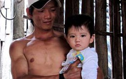 Giận mẹ chồng ném con xuống ao cá