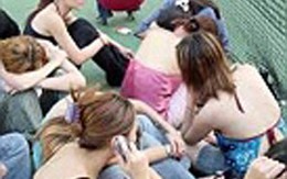 Thiếu nữ 15 theo bạn trai vào nhà nghỉ để lắc