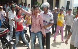 Lộn xộn phiên xử đối tượng làm nhục kẻ ôm vợ mình