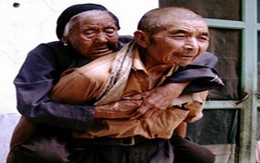 Chăm mẹ già, hơn 70 năm ‘quên’ lấy vợ 