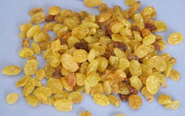 Ăn nho khô chữa rụng tóc