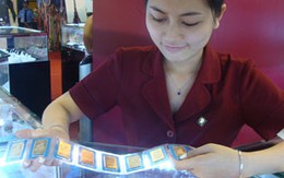 Giá vàng lao dốc trọn tuần