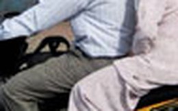 Bị cướp vì để bọc tiền ở túi áo khoác 