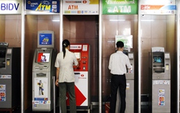 Đến hẹn, máy ATM lại… hết tiền