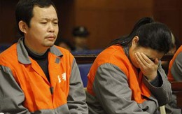 Vợ chồng "đồng lòng" ép người mù đi ăn xin