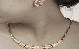Cô dâu bị giật dây chuyền trong đêm tân hôn