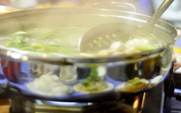Cứu bé 2 tuổi ngã vào nồi canh 