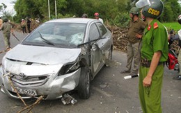 Ô tô đâm hai vợ chồng chết thảm 
