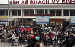 Nhộn nhịp dòng người đổ về quê ăn Tết