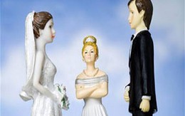 Ly hôn vì mẹ chồng cùng đi trăng mật