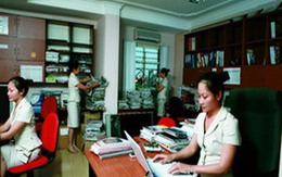 Gò bó hay cởi mở?