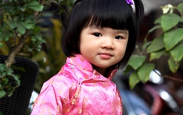 Con gái Trương Ngọc Ánh xúng xính áo dài