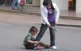 Trẻ em bị chặt chân để ăn xin (!)