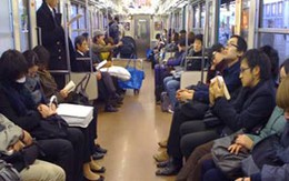 Bị bắt vì khoe “của quý” trên tàu 