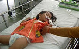 Cứu bé 4 tuổi uống nhầm thuốc diệt ruồi