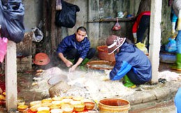 Rùng mình giết mổ gia cầm ở Văn La 