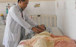 Cứu bệnh nhân hôn mê 3 tuần do... viêm tai