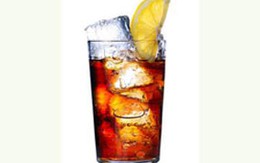 Chất tạo màu nâu trong cola gây ung thư?