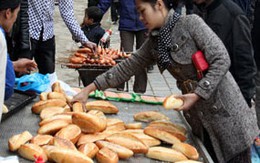 Du xuân đừng ăn uống tùy tiện