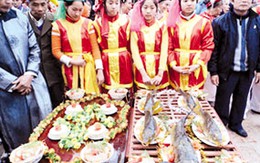 Tục thi cá trắm luộc "độc nhất vô nhị"