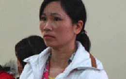 Ép "tình địch" khỏa thân giữa đường
