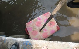 Một phụ nữ bị cắt cổ thả trôi sông