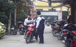 Hà Nội: Xe máy ồ ạt tới trường