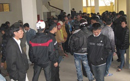 Người dân ồ ạt “xin” xuất ngoại