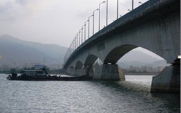Hiểm họa từ con tàu đắm: Chờ đến bao giờ?