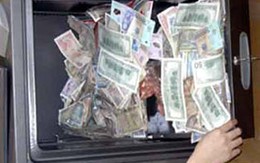 Cuỗm gần 1 tỷ, trộm còn để lại 100 triệu trong két sắt