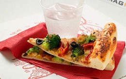 Uống 1 cốc nước sau khi ăn fast-food