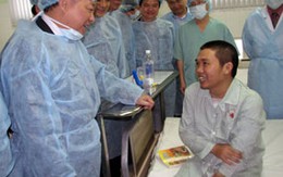 Bộ trưởng Nguyễn Quốc Triệu thăm và làm việc tại Bệnh viện TƯ Huế