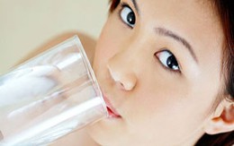 8 ly nước/ngày đã tốt cho da?