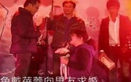 Cầu hôn bạn trai trước 6000 người